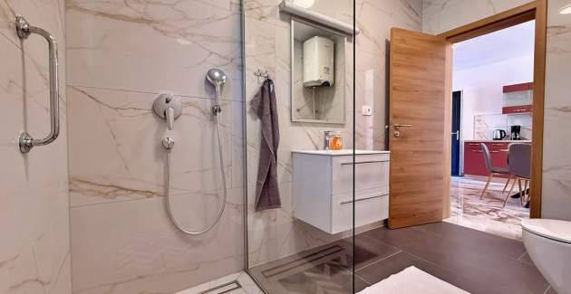 Apartment Lavanda Verde 2 — mit Pool