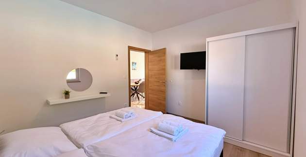 Apartment Lavanda Verde 2 — mit Pool