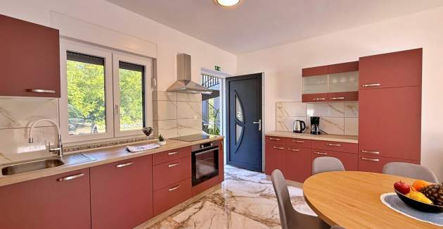 Apartment Lavanda Verde 2 — mit Pool