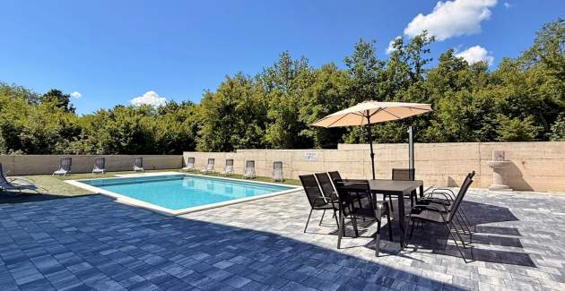Apartment Lavanda Verde 3 — mit Pool