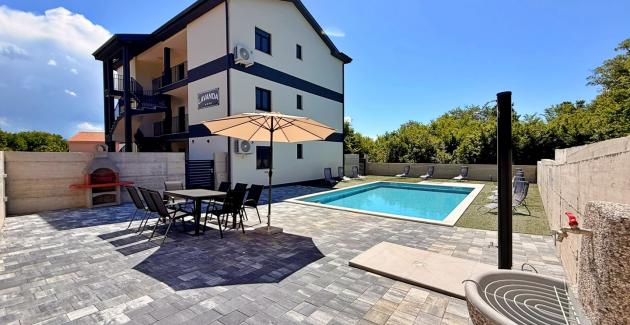Apartment Lavanda Verde 5 — mit Pool