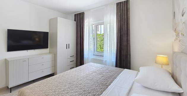 Apartment Gabrijela for 4 persons - with Terrace, 450 m from the Beach