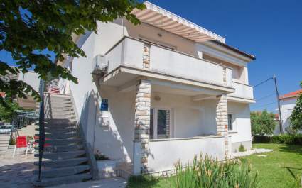 Apartments and rooms Dekanic