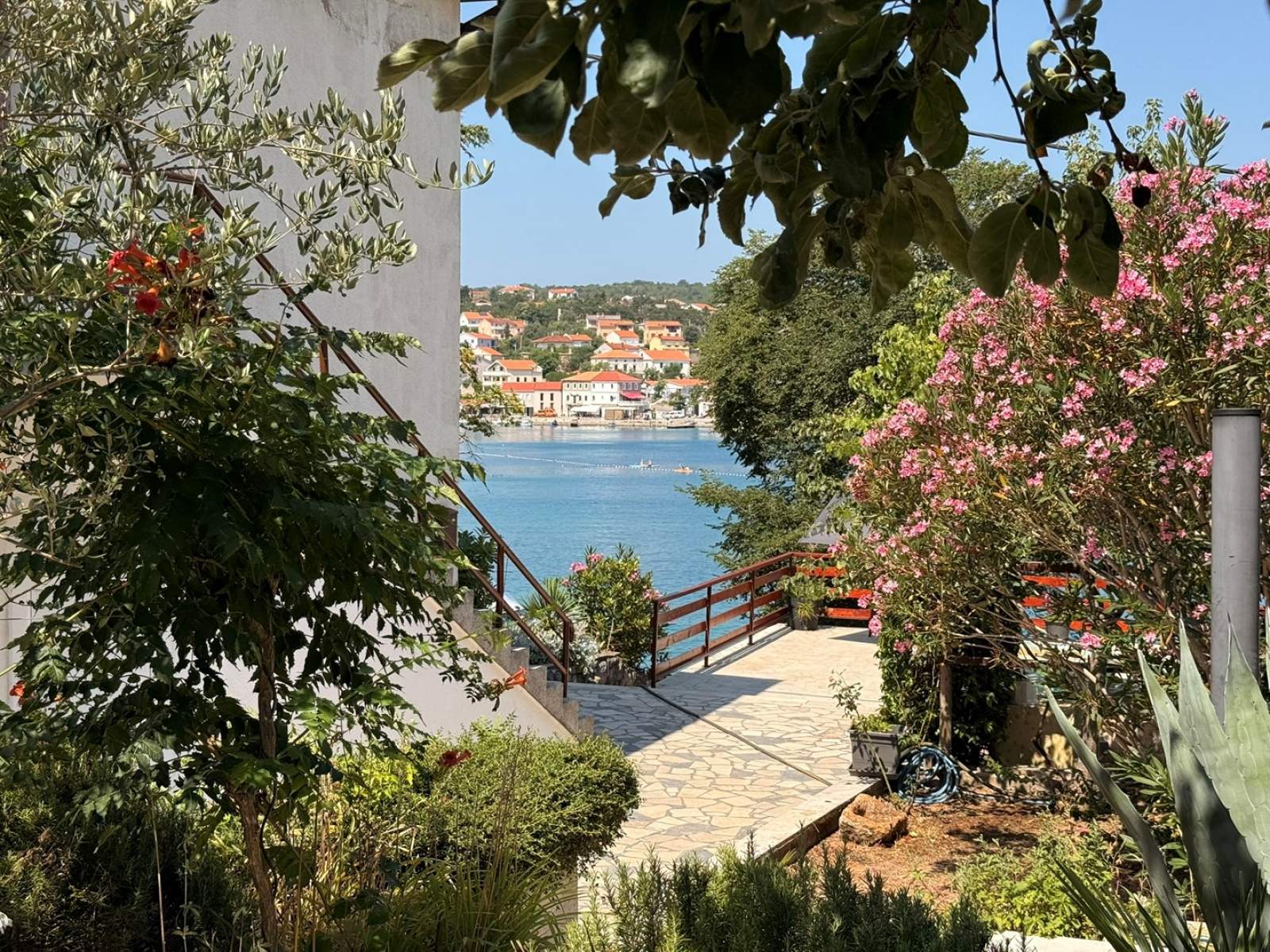 Apartment Beakovic – 40 m from the Sea